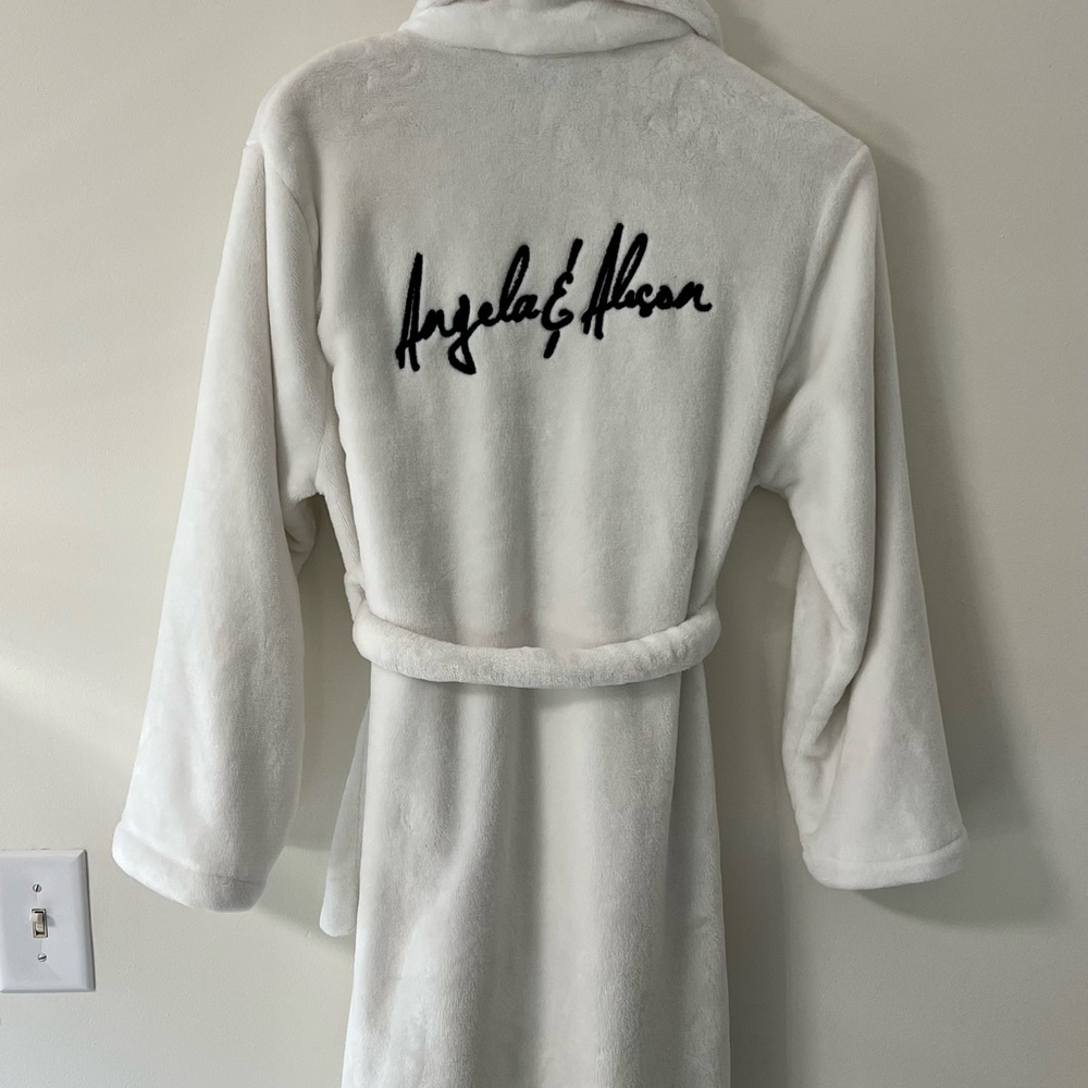 Angela & Alison prom White Plush Robe - Picture 2 of 5